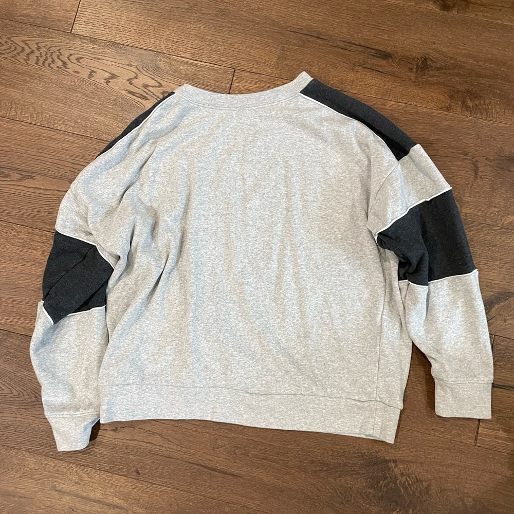 American Eagle Sweatshirt - Size Medium